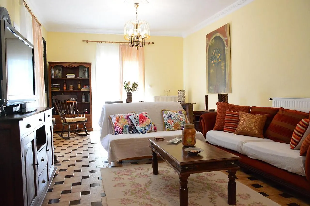 Country house Lush Holiday Home Kathiana