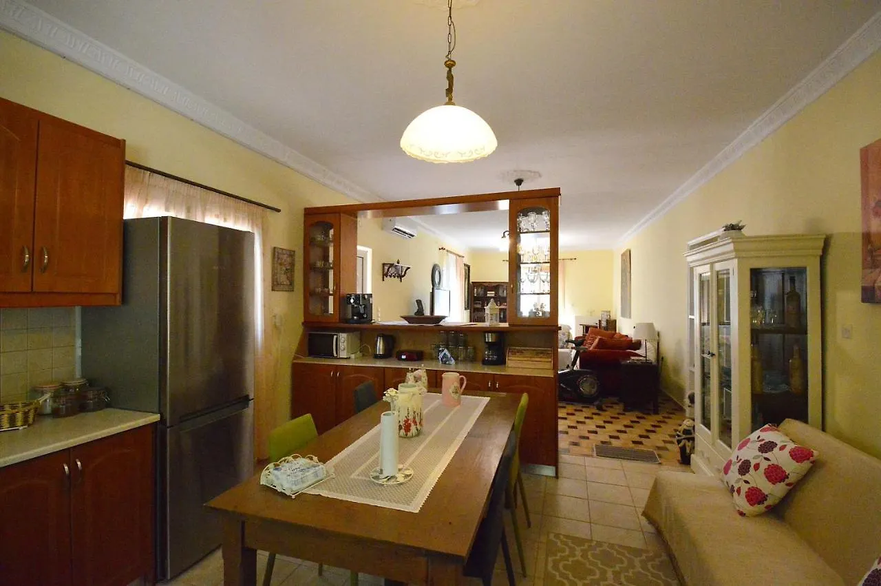 Lush Holiday Home Kathiana Country house